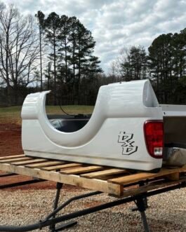 2011–2016 Ford F-250 / F-350 Super Duty Short Bed – White with Tailgate & Rear Chrome Bumper